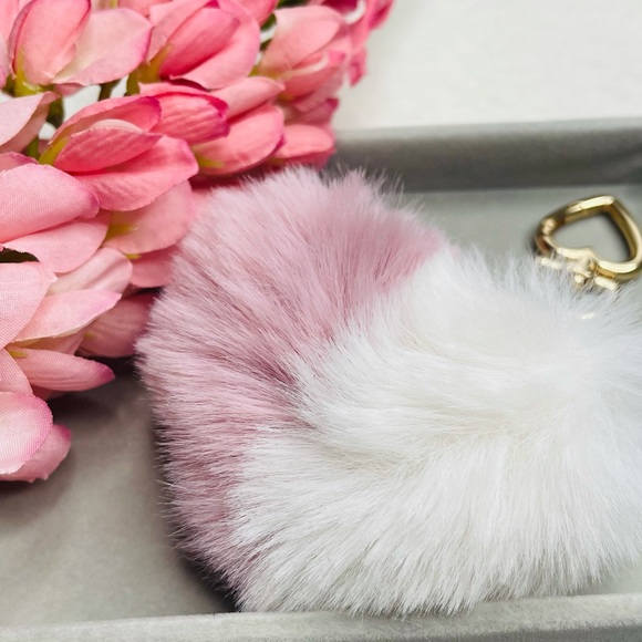 PomPom - Picture 2 of 3